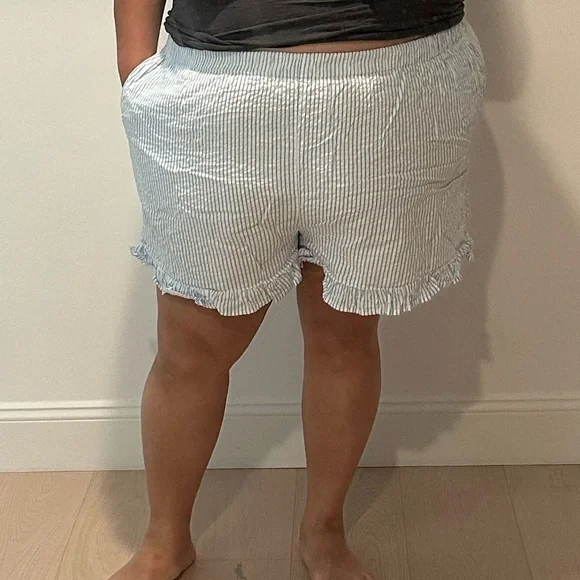 And now this Seersucker blue and white stripe ruffle trim shorts - Picture 6 of 6